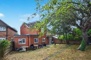 FOR SALE BY UNCONDITIONAL ONLINE AUCTION.
EXCELLENT INVESTMENT OPPORTUNITY TO ACQUIRE HIGH YIELDING HMO IN WEST LONDON.
8% YIELD
CLOSE TO TRANSPORT LINKS TO CENTRAL LONDON