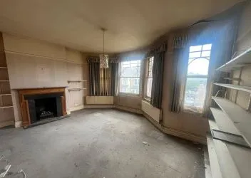 3 Bed Maisonette - Renovation Opportunity