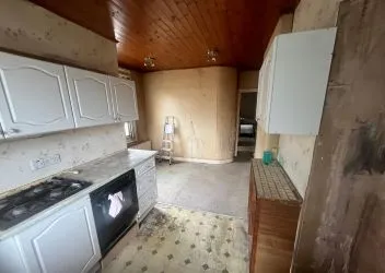 3 Bed Maisonette - Renovation Opportunity