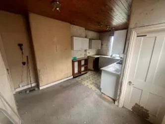 3 Bed Maisonette - Renovation Opportunity