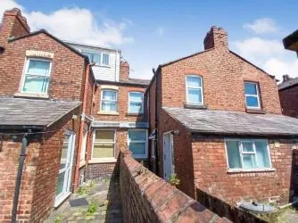 TO BE SOLD AT AUCTION - VACANT POSSESSION 4 BED TERRACED PROPERTY
