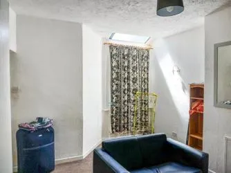 TO BE SOLD AT AUCTION - VACANT POSSESSION 4 BED TERRACED PROPERTY