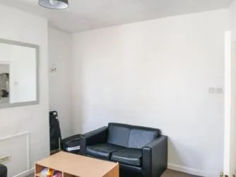 TO BE SOLD AT AUCTION - VACANT POSSESSION 4 BED TERRACED PROPERTY