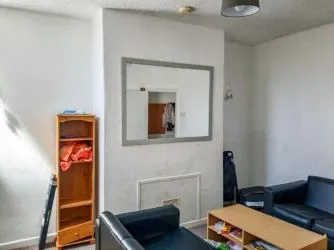 TO BE SOLD AT AUCTION - VACANT POSSESSION 4 BED TERRACED PROPERTY