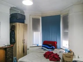 TO BE SOLD AT AUCTION - VACANT POSSESSION 4 BED TERRACED PROPERTY