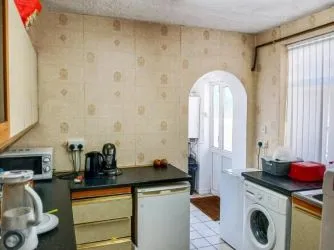 TO BE SOLD AT AUCTION - VACANT POSSESSION 4 BED TERRACED PROPERTY