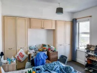 TO BE SOLD AT AUCTION - VACANT POSSESSION 4 BED TERRACED PROPERTY