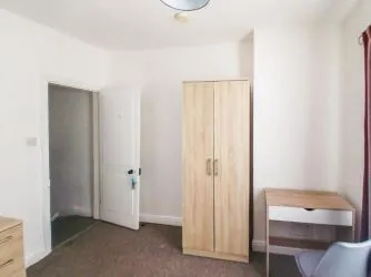 TO BE SOLD AT AUCTION - VACANT POSSESSION 4 BED TERRACED PROPERTY