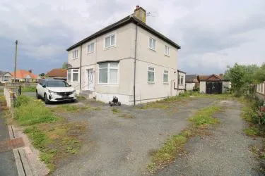 A Good Sized Four Bedroom Detached House Standing On A Large Plot On The Outskirts Of Kinmel Bay. An Opportunity To Create A Stunning Family Home. Benefits From UPVC Double Glazing And Gas Central Heating.
