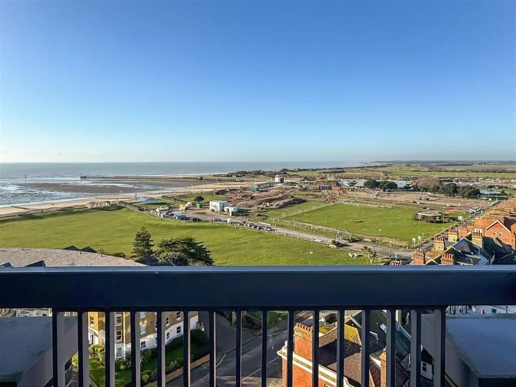 49 Kingmere South Terrace, Littlehampton, West Sussex, BN17 5LD