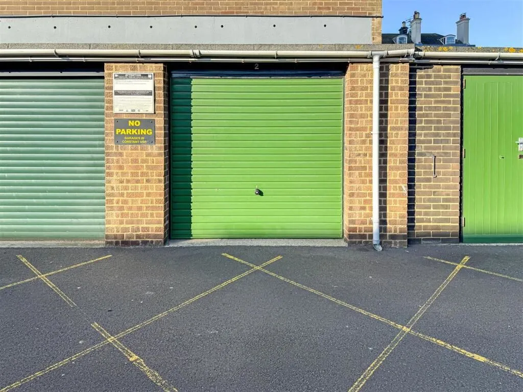 49 Kingmere South Terrace, Littlehampton, West Sussex, BN17 5LD