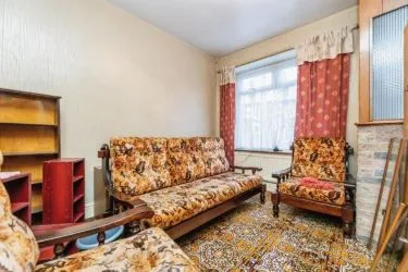 155 Doncaster Road, Barnsley, South Yorkshire, S70 1UF