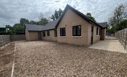 4 Bed Detached Chalet Style Home - 2300 sq ft!