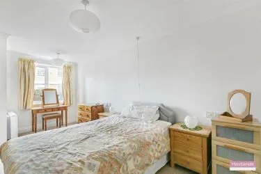 1 Bedroom Retirement Property