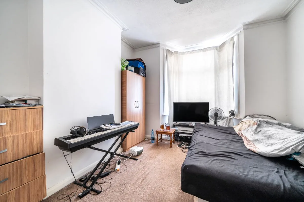44 Richmond Road, Grays, Essex, RM17 6DW