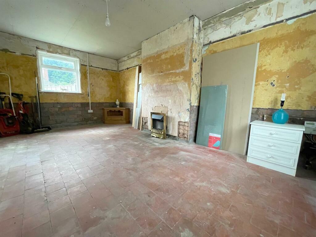 3 Bedroom Semi-Detached in Leek