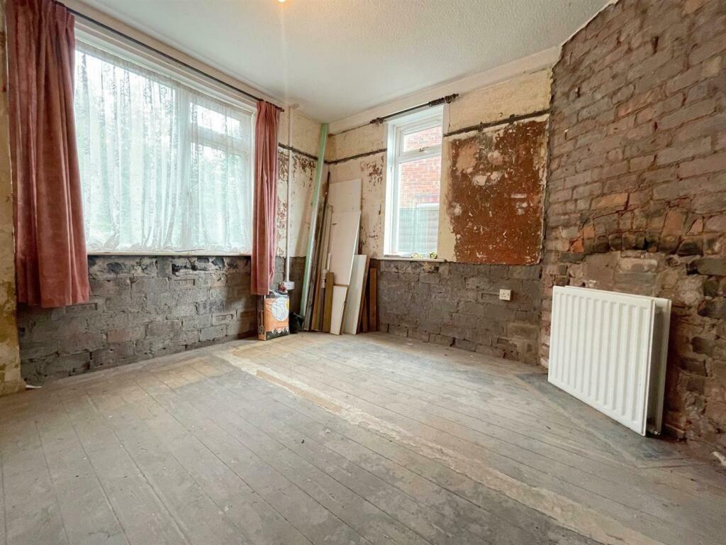 3 Bedroom Semi-Detached in Leek