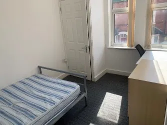 5 Bedroom Terraced House in Nottingham