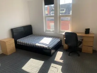 5 Bedroom Terraced House in Nottingham