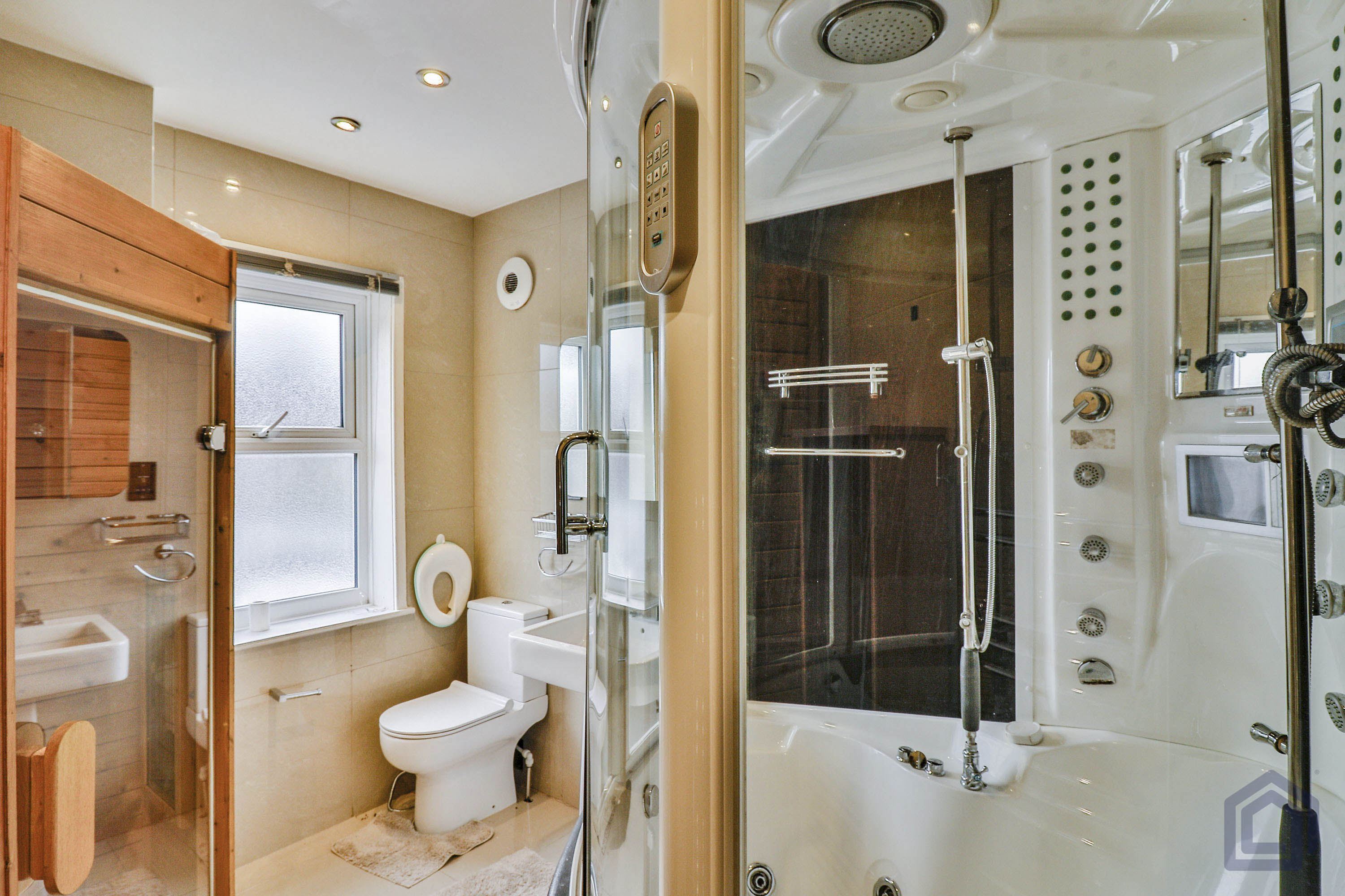 4 Bedroom Semi-Detached in Southport