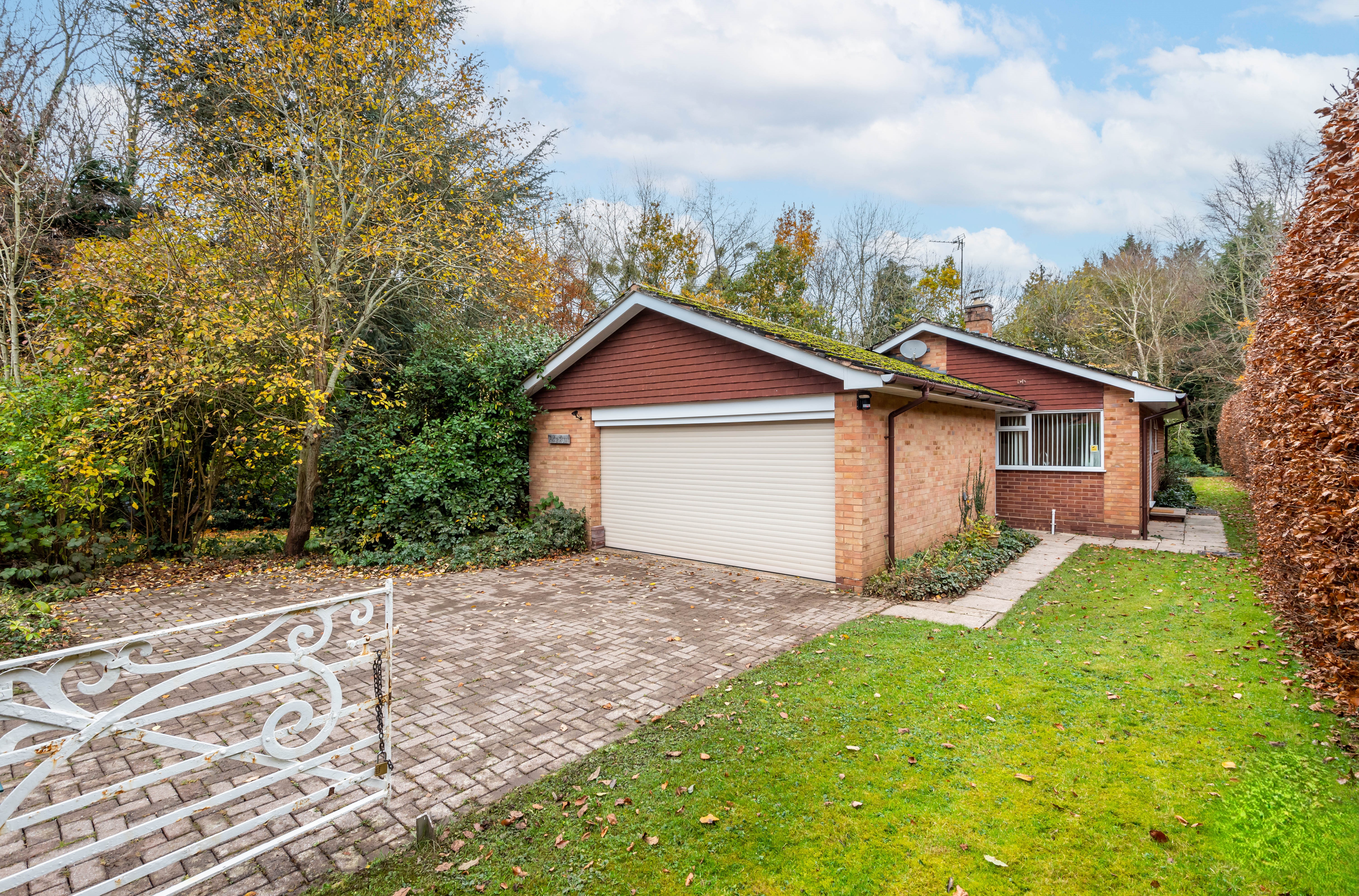 3 Bedroom Bungalow with 2.5 acres in Worcestershire