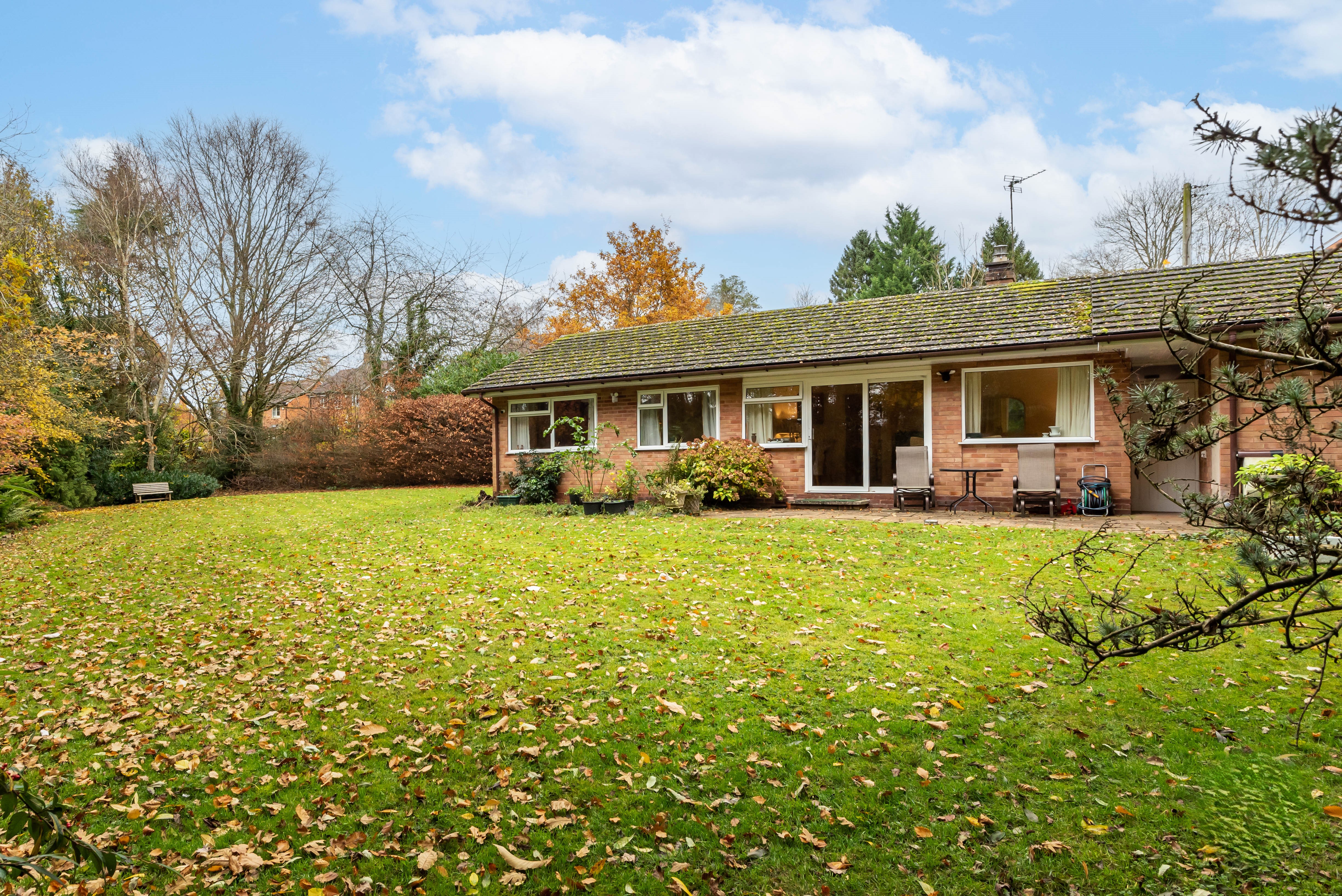 3 Bedroom Bungalow with 2.5 acres in Worcestershire