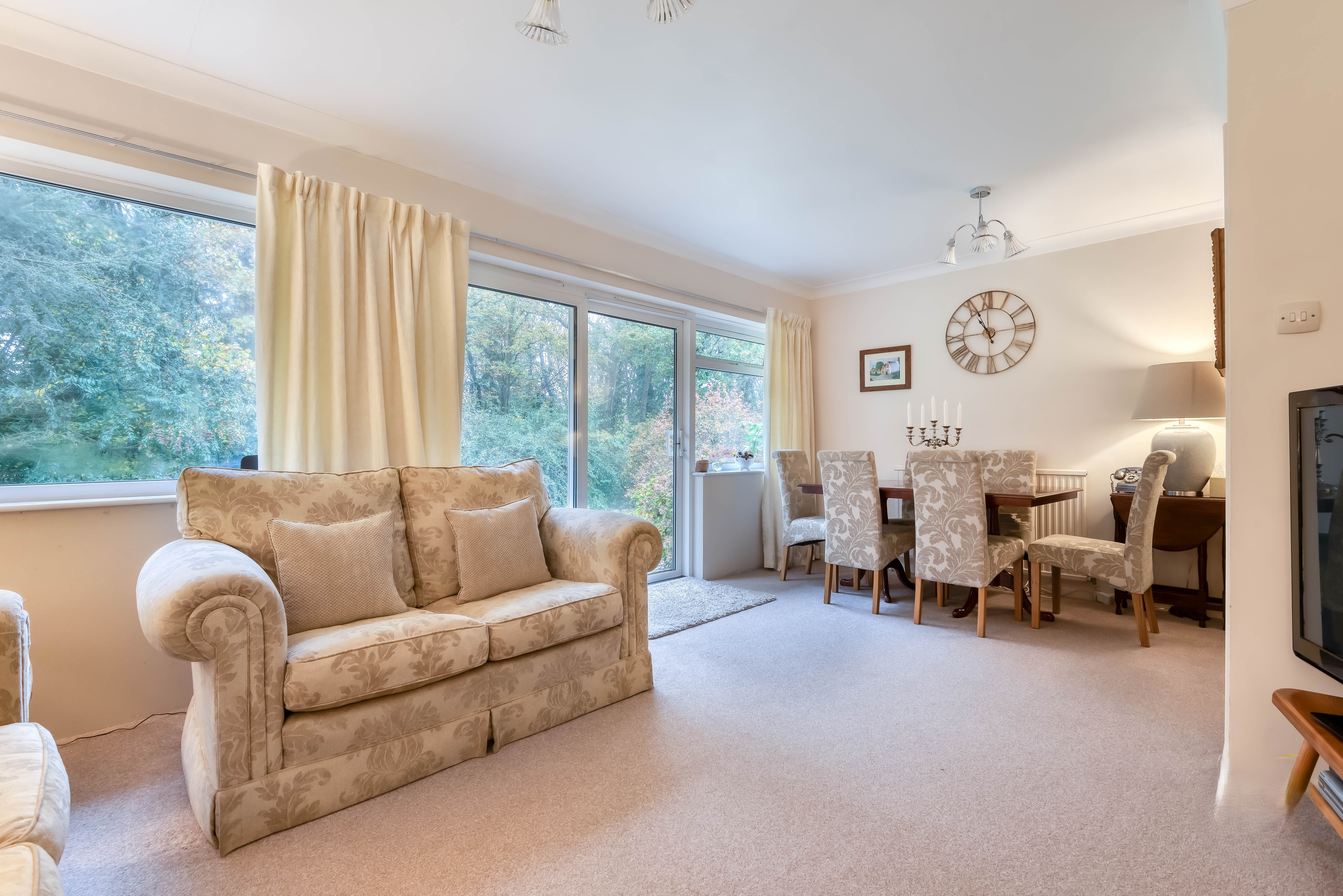 3 Bedroom Bungalow with 2.5 acres in Worcestershire