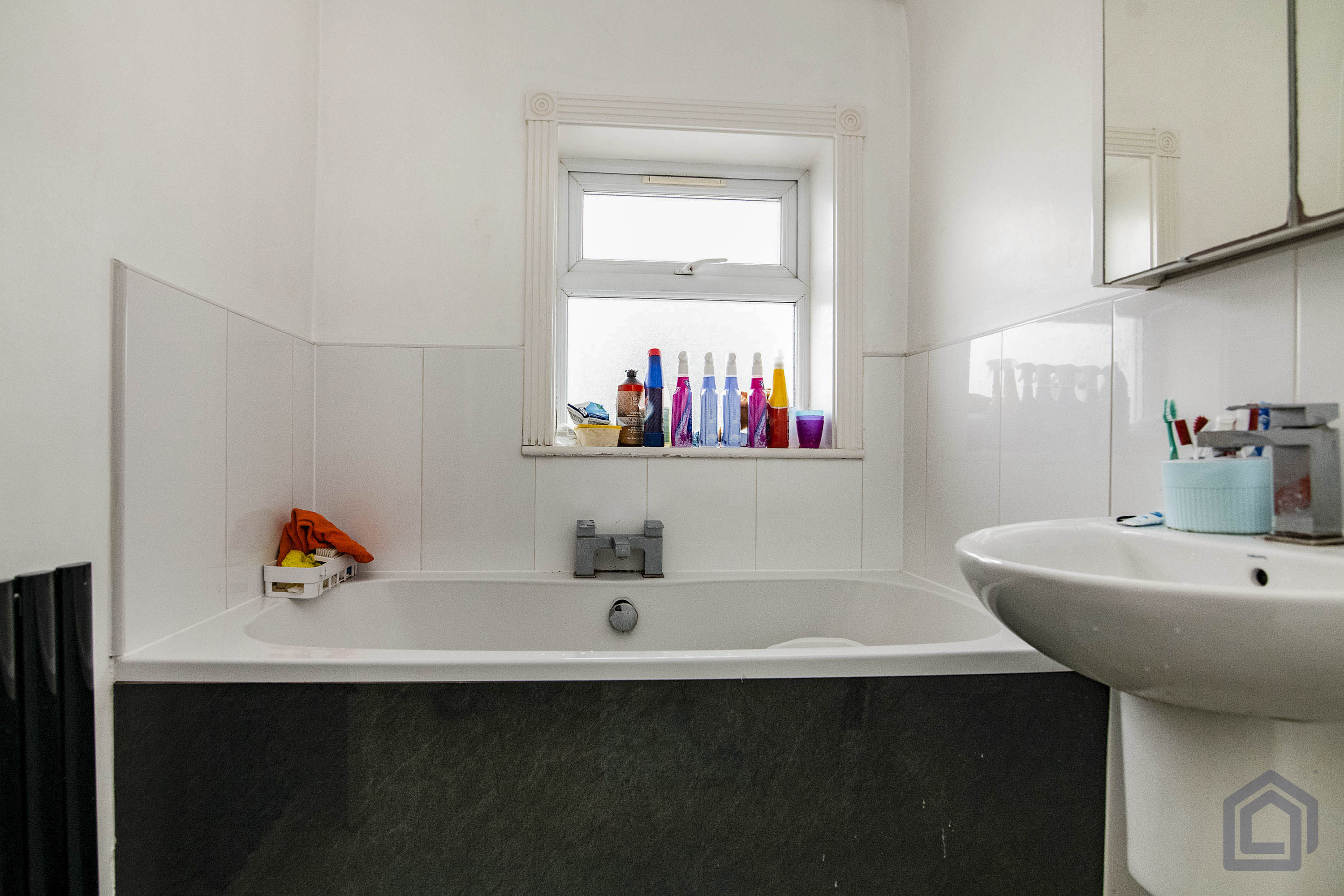 3 Bedroom Semi-Detached in Tipton