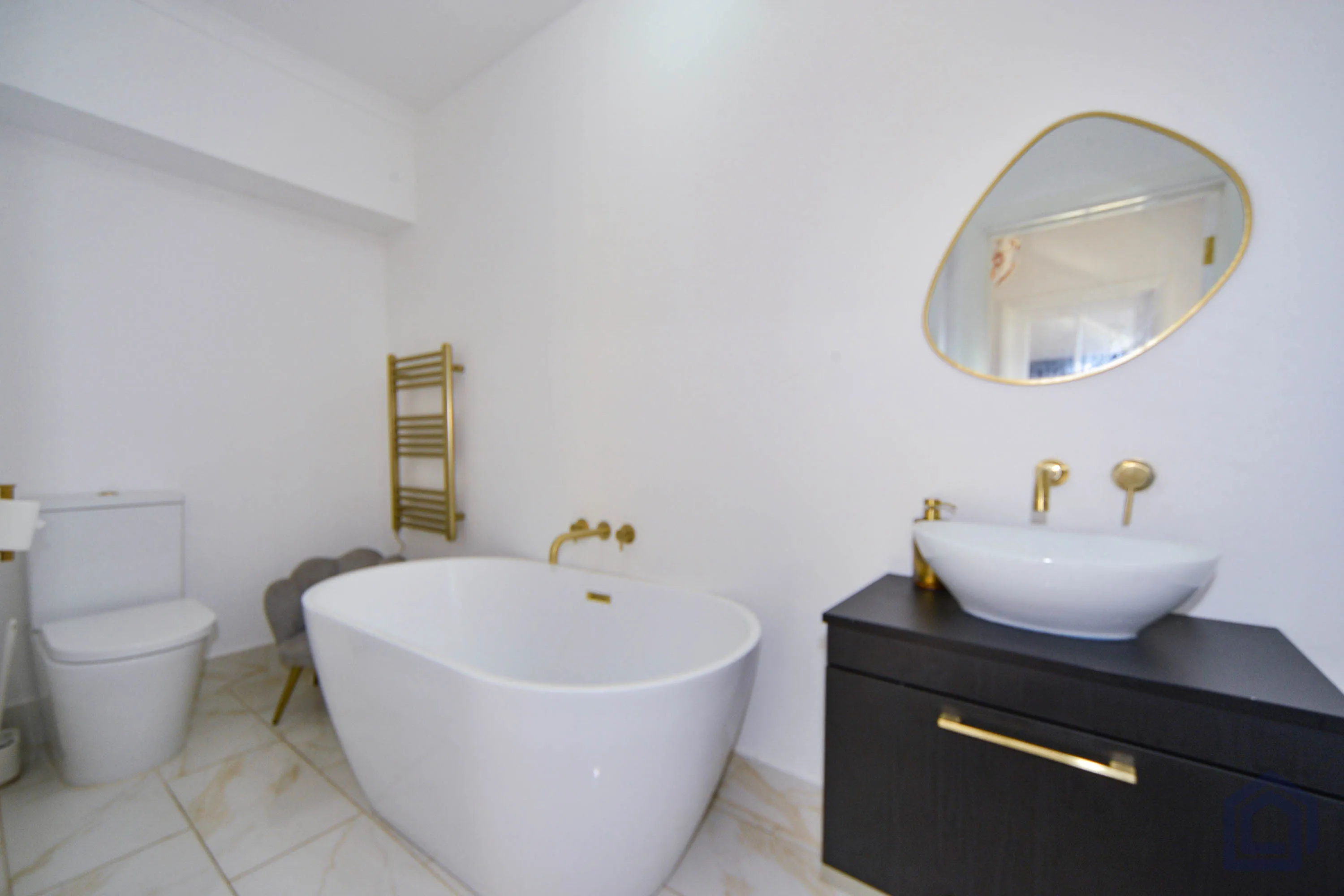 3 Bedroom End Terrace in Bromley