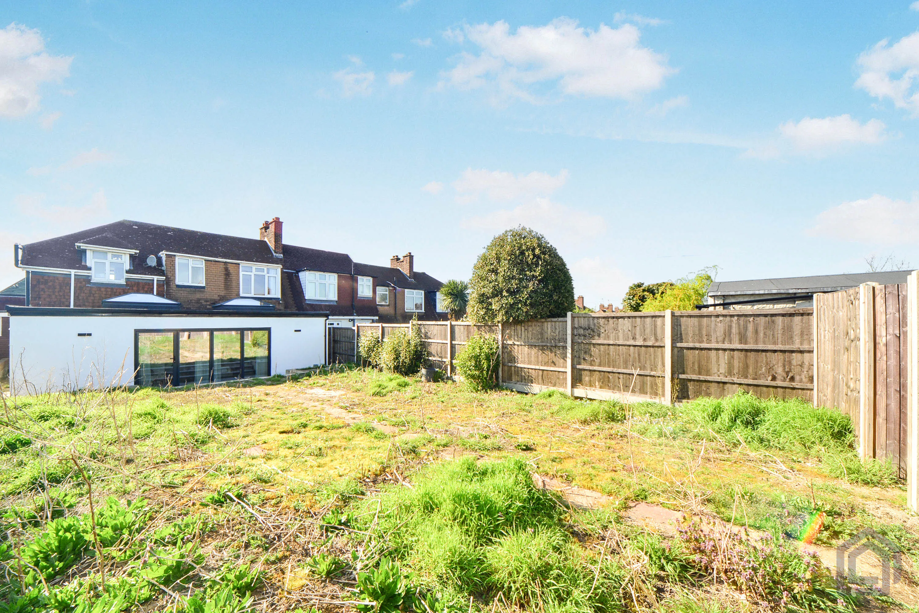 3 Bedroom End Terrace in Bromley
