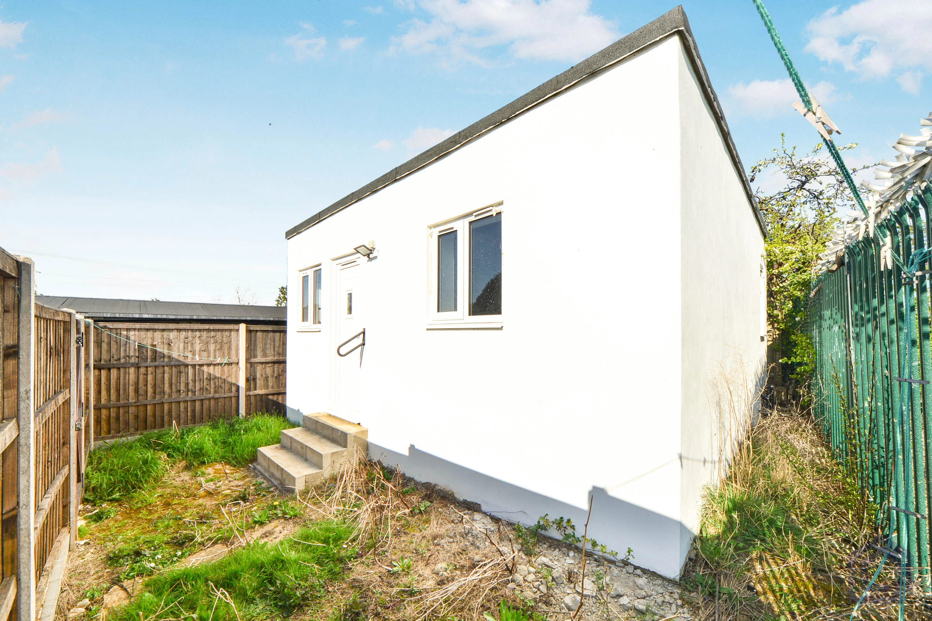 3 Bedroom End Terrace in Bromley