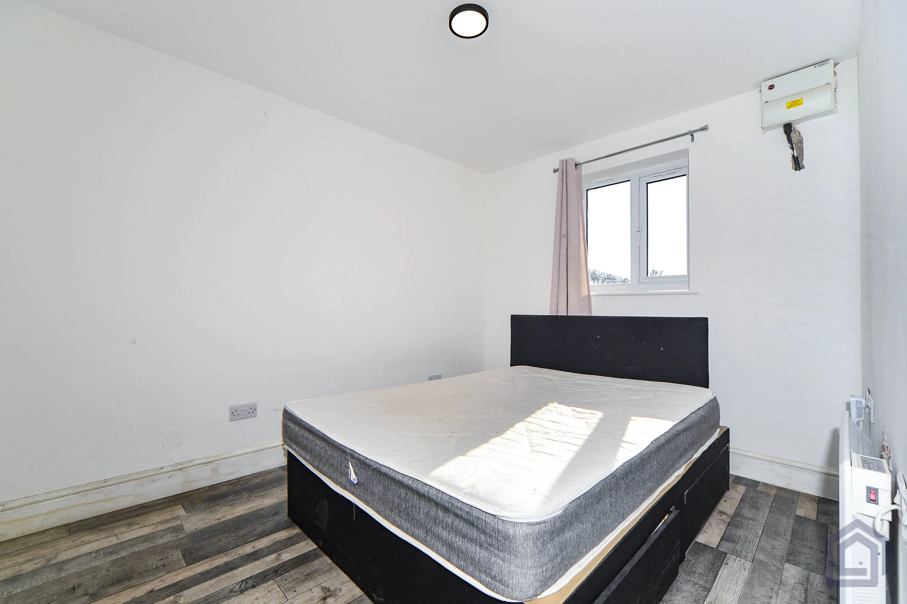 3 Bedroom End Terrace in Bromley