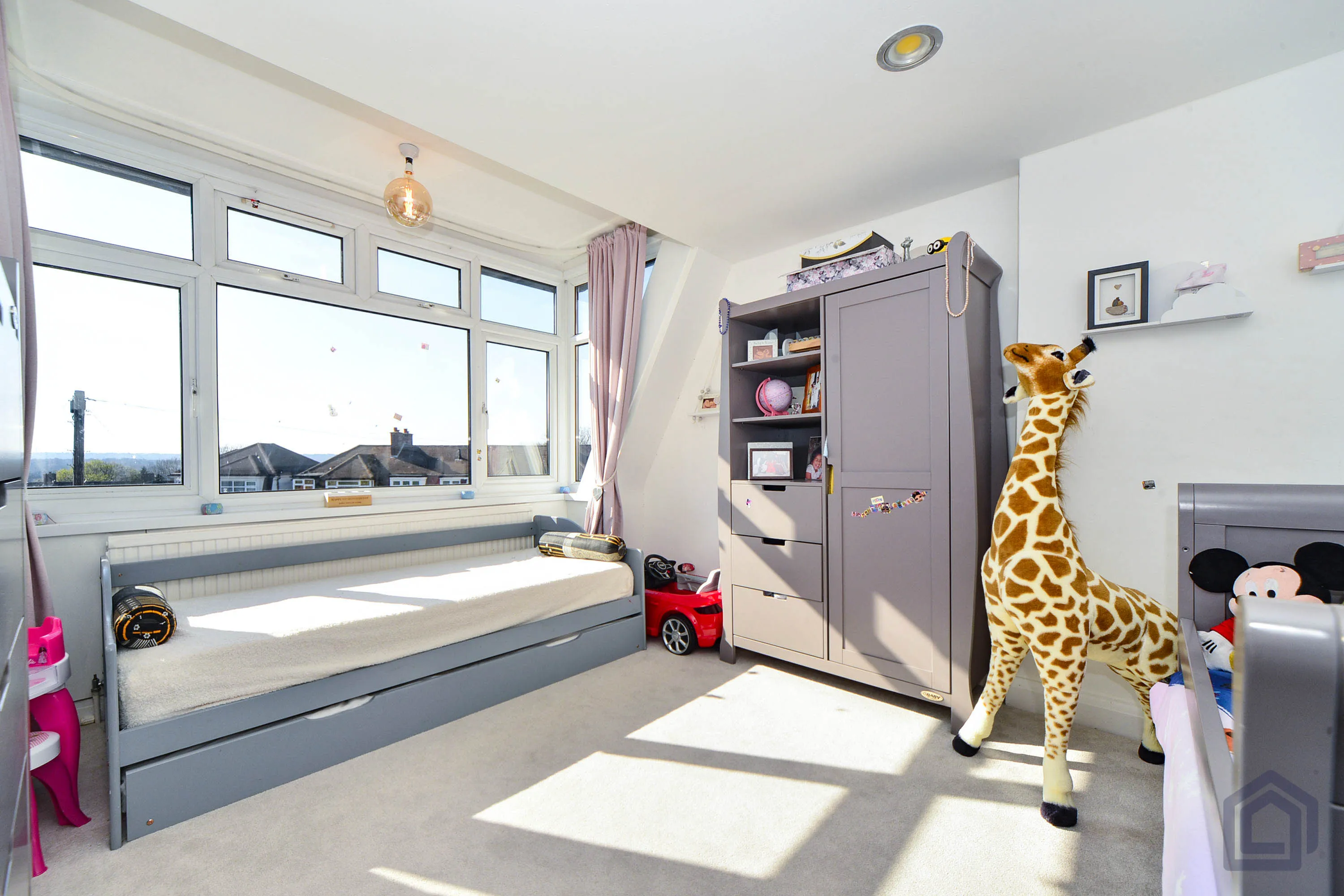 3 Bedroom End Terrace in Bromley