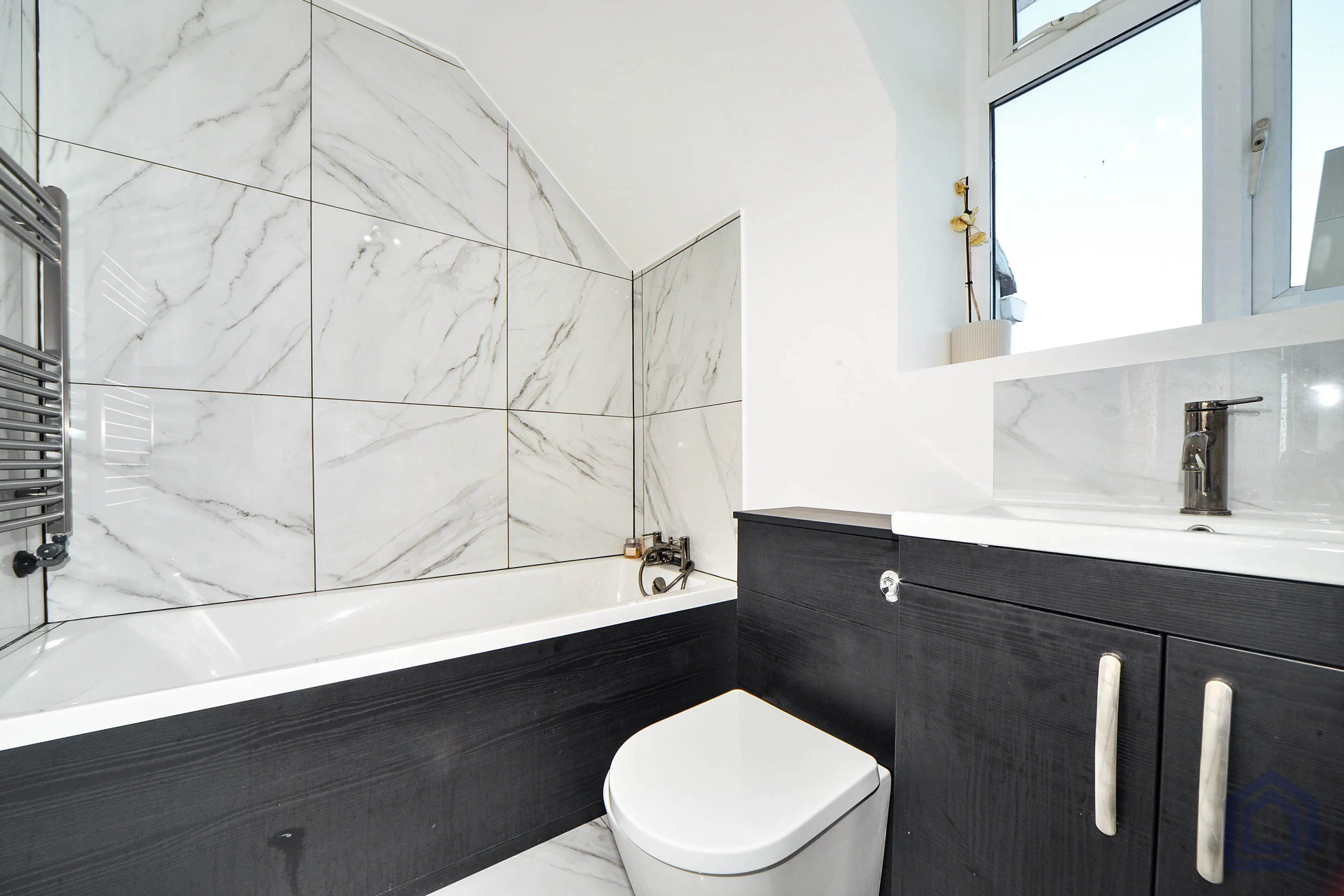 3 Bedroom End Terrace in Bromley