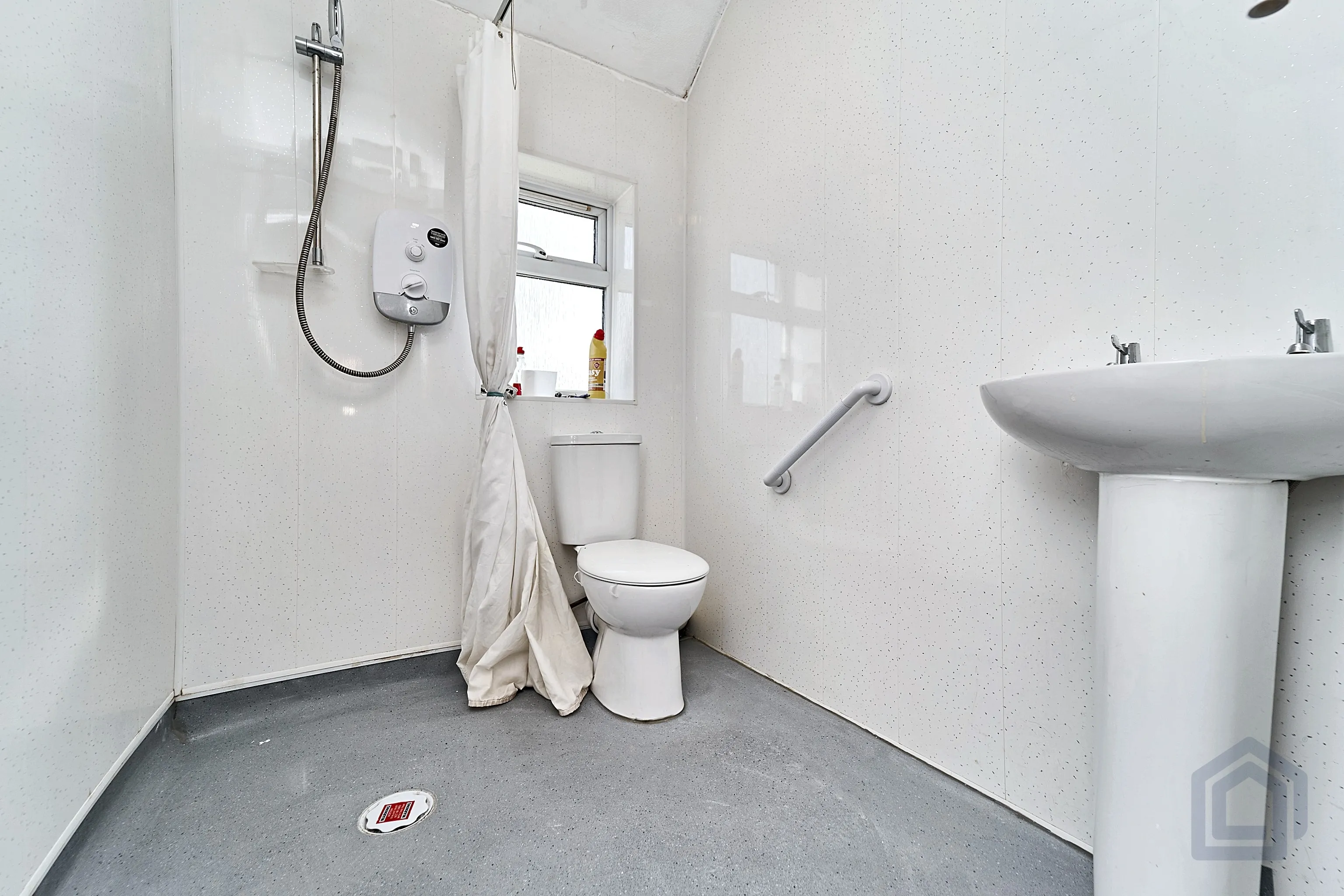 3 Bedroom Terraced in Willenhall