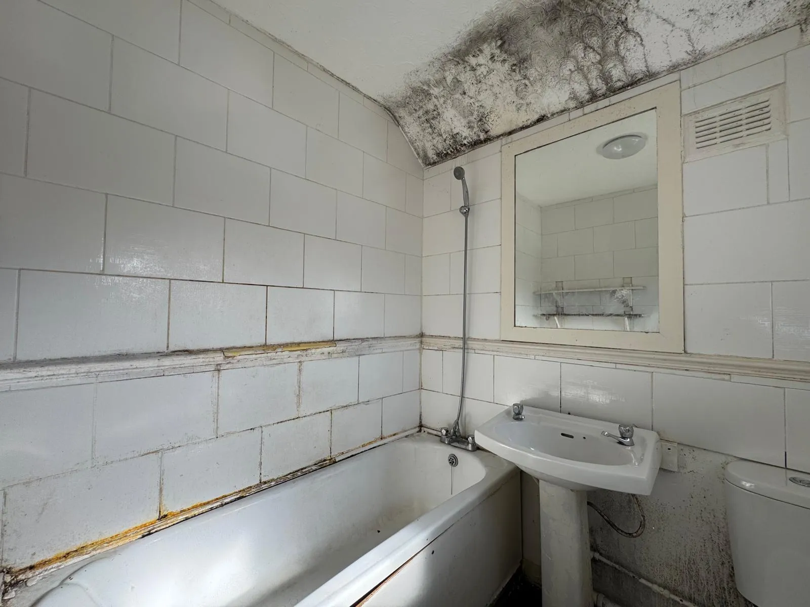 3 Bedroom Semi Detached in Brierley Hill