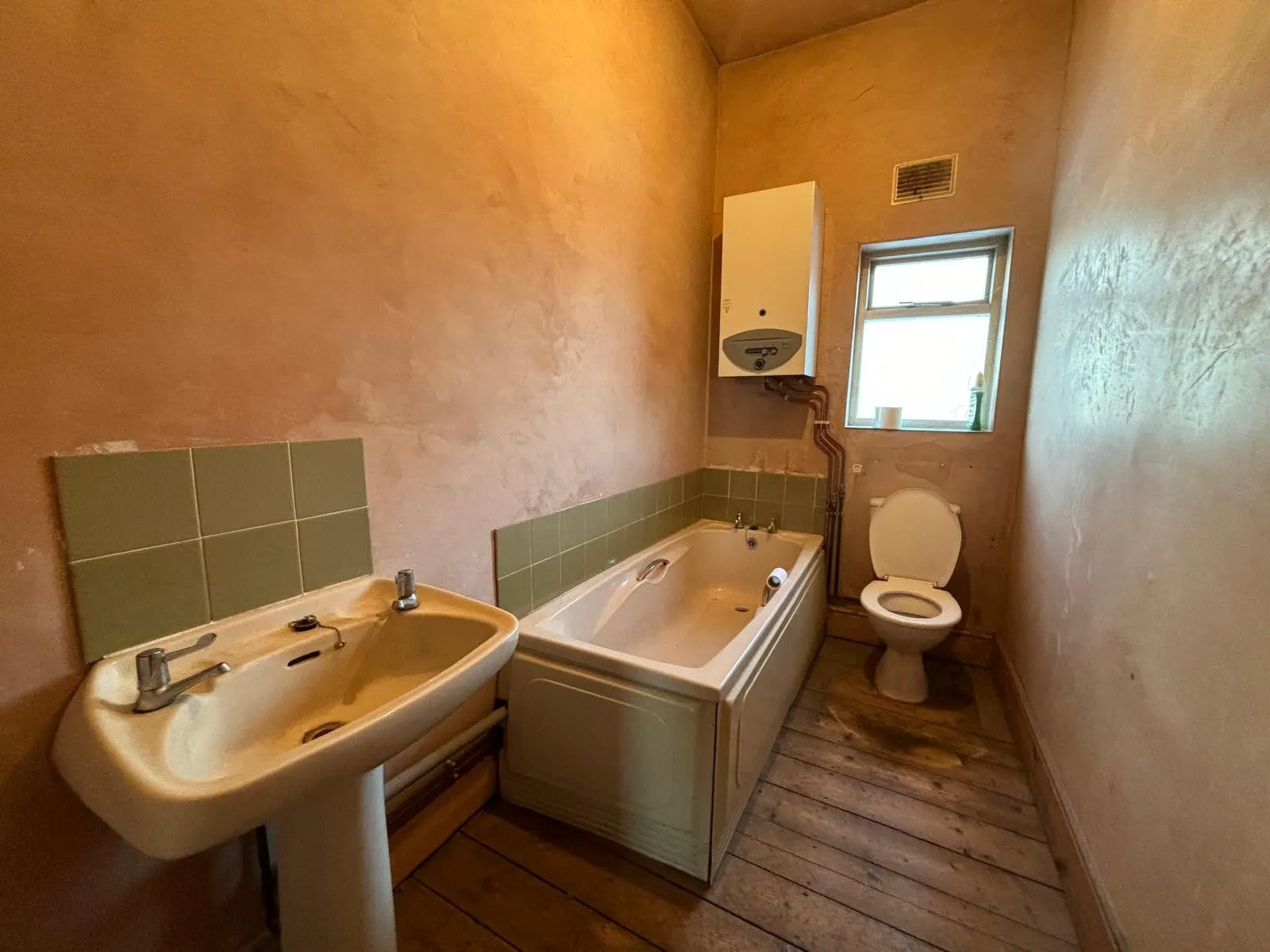 3 Bedroom Terraced in Oldbury