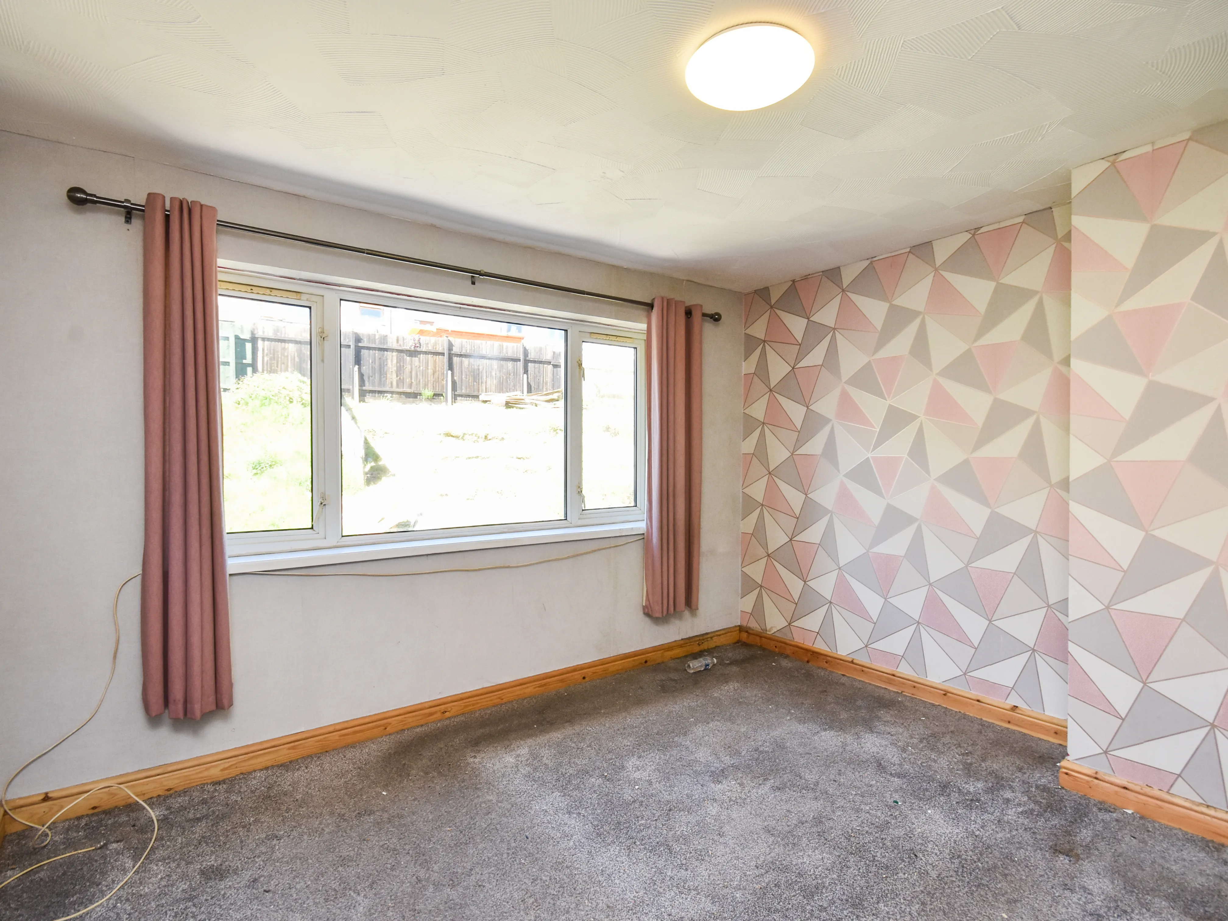 3 Bedroom Semi-Detached in Mountain Ash