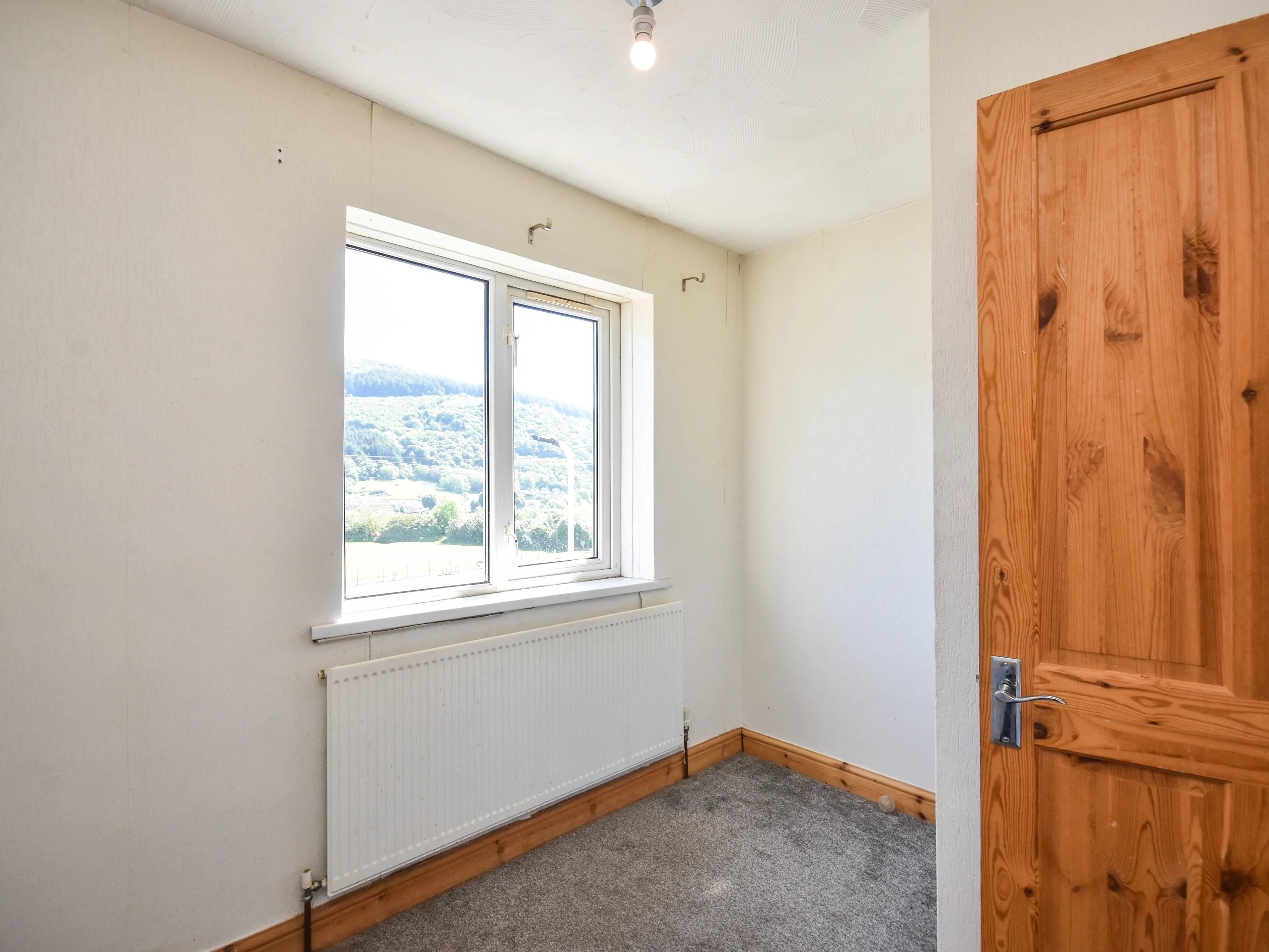 3 Bedroom Semi-Detached in Mountain Ash