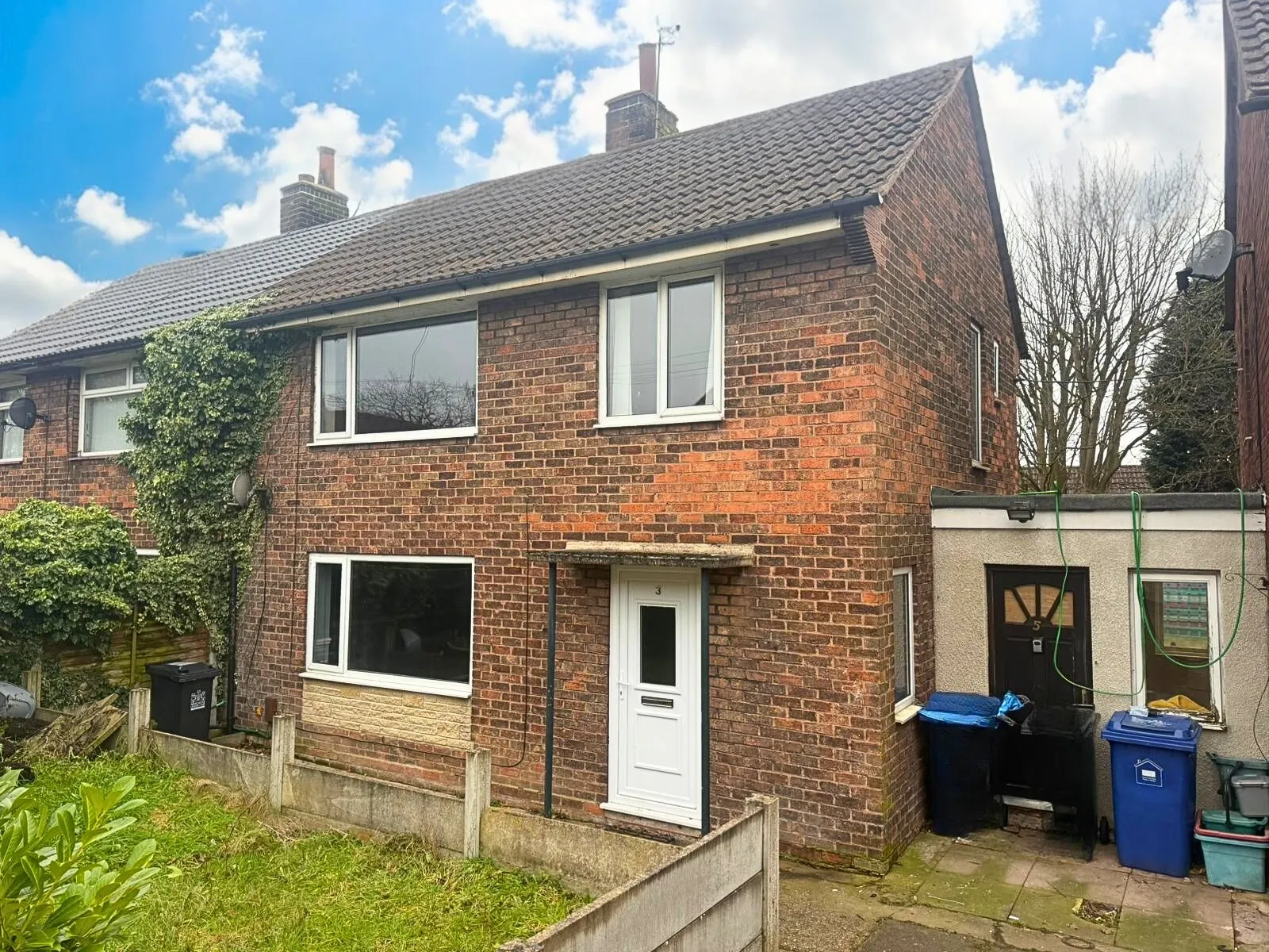 3 Bedroom Semi Detached in Stoke-on-Trent