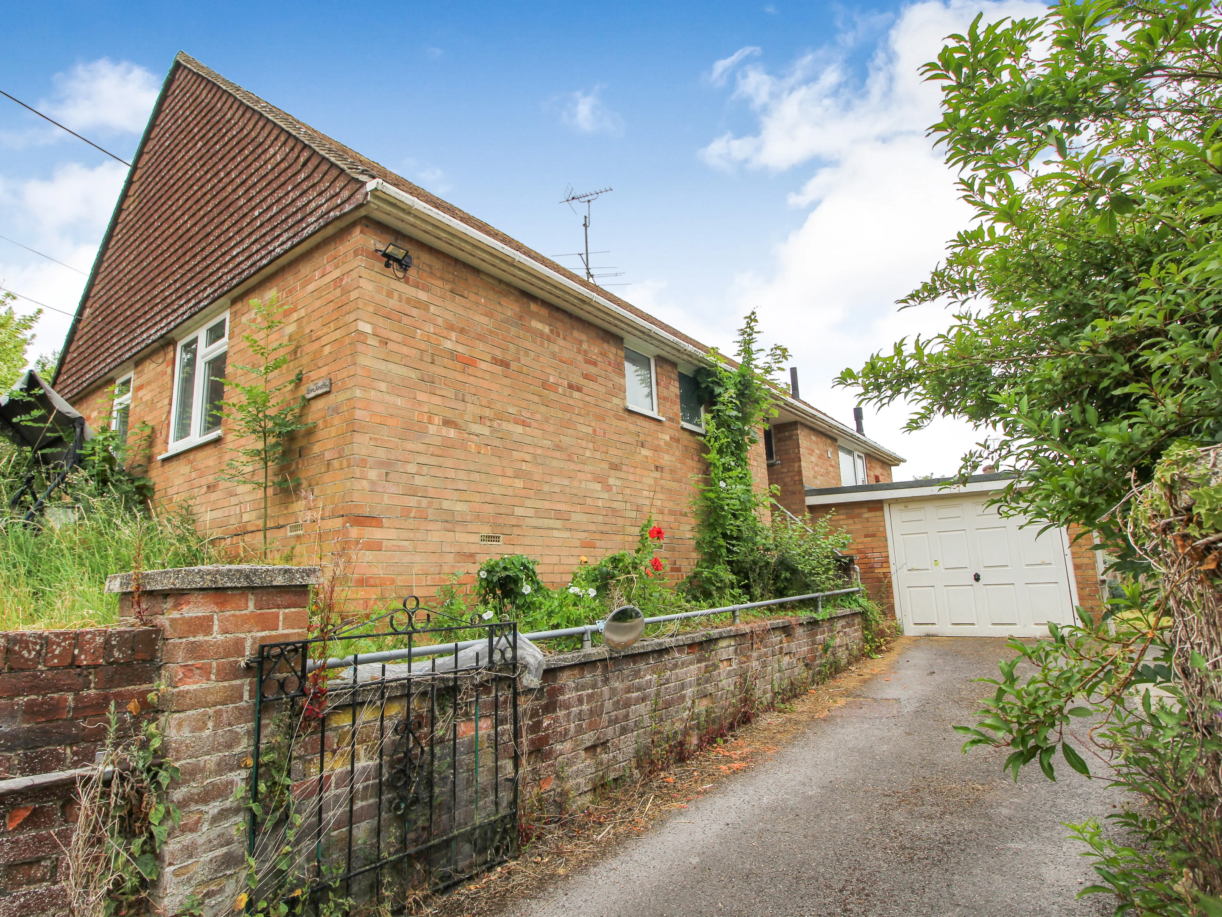 3 Bedroom Detached with Planning Permission in Newbury