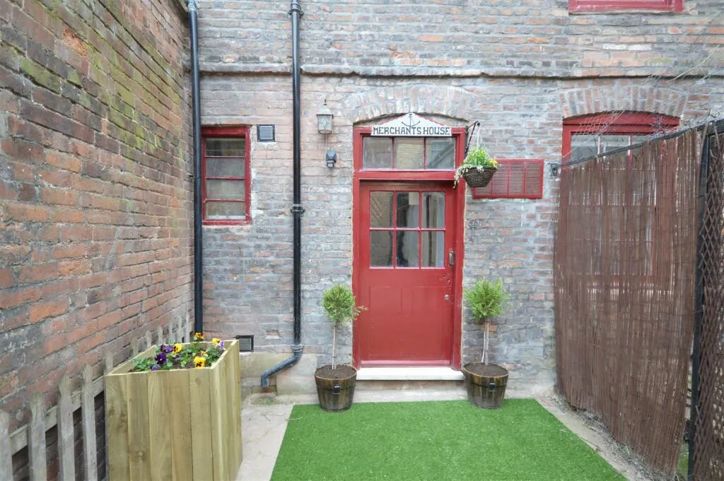 5 Bedroom Block of 3 Apartments in Herefordshire