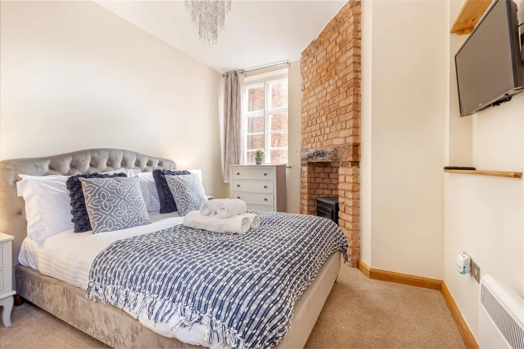 5 Bedroom Block of 3 Apartments in Herefordshire