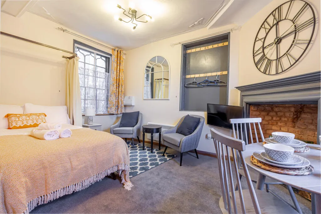 5 Bedroom Block of 3 Apartments in Herefordshire