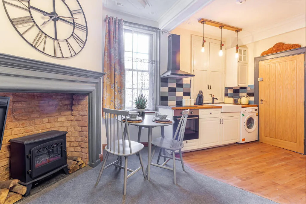 5 Bedroom Block of 3 Apartments in Herefordshire