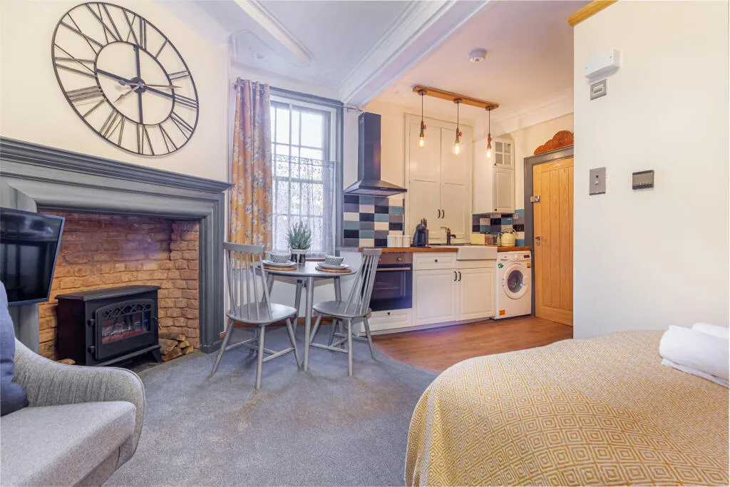 5 Bedroom Block of 3 Apartments in Herefordshire
