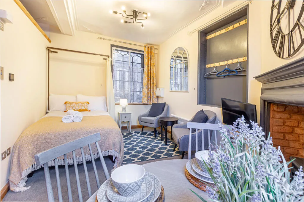5 Bedroom Block of 3 Apartments in Herefordshire