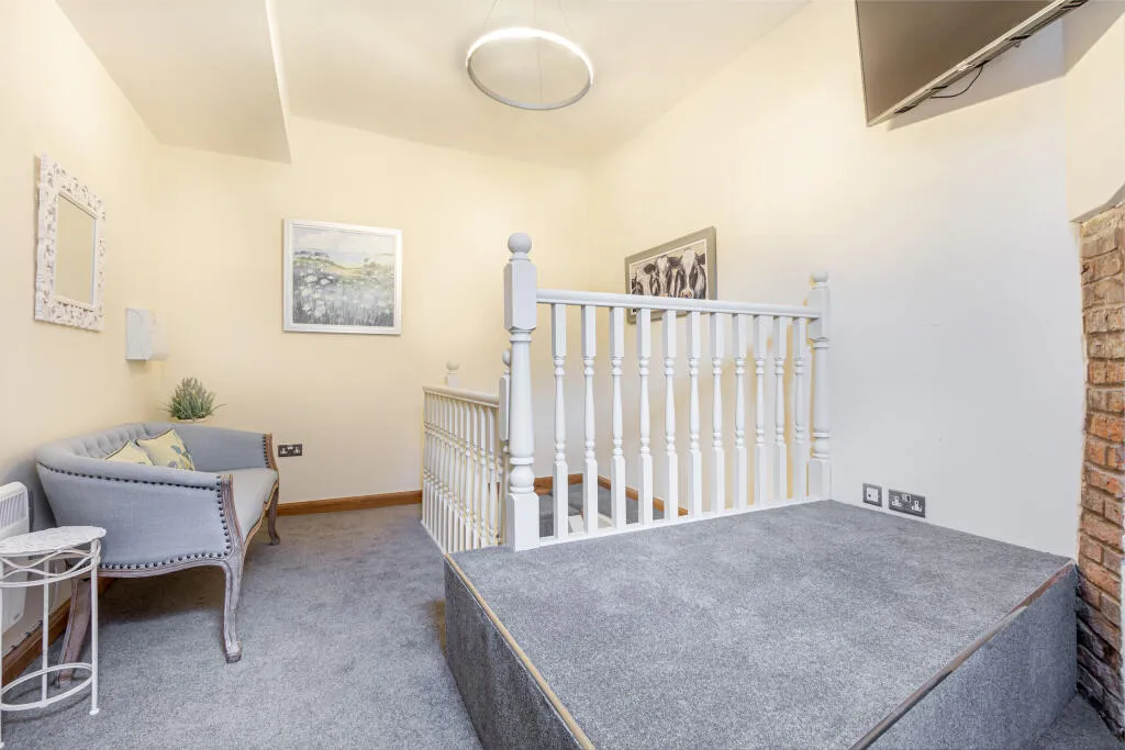 5 Bedroom Block of 3 Apartments in Herefordshire