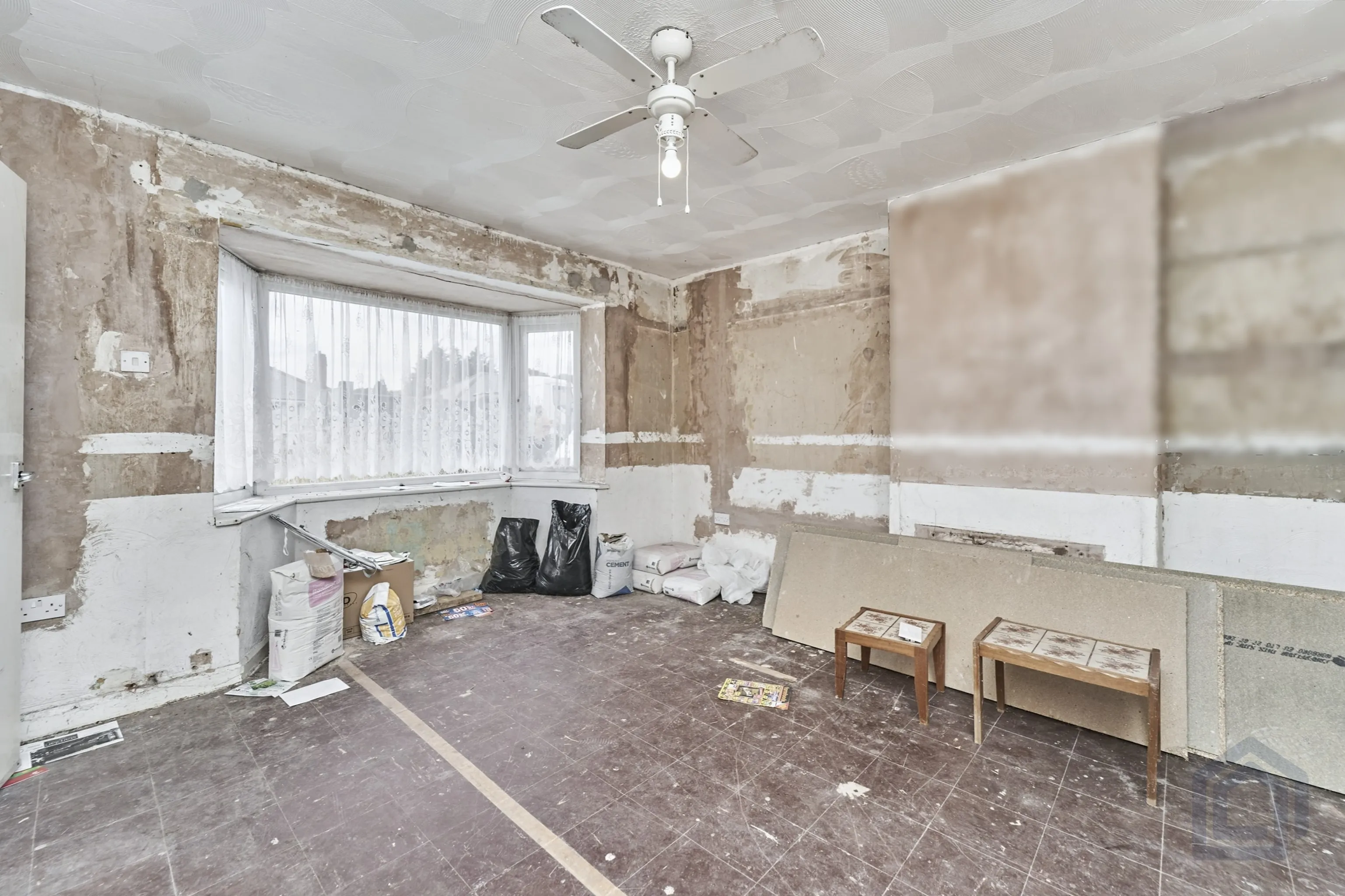 2 Bedroom semi-detached in Ettingshall