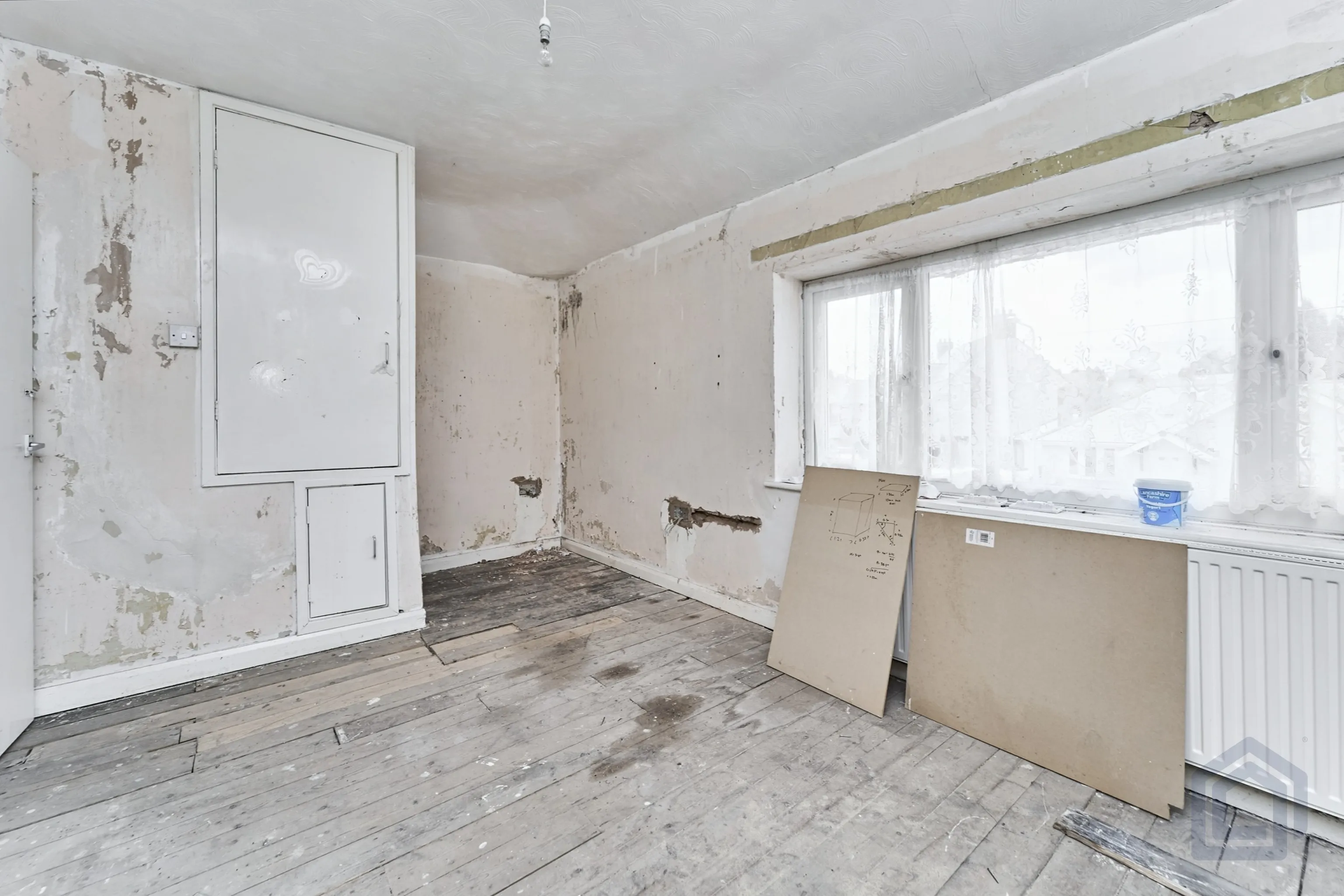 2 Bedroom semi-detached in Ettingshall